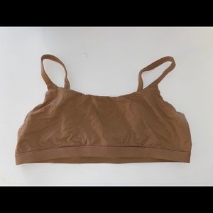 SKIMS Fits everybody scoop neck bra color Sienna